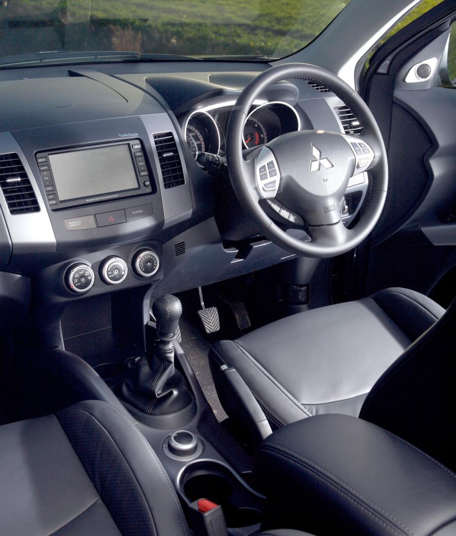  Mitsubishi Outlander 2005 года  (фото 11 из 77)